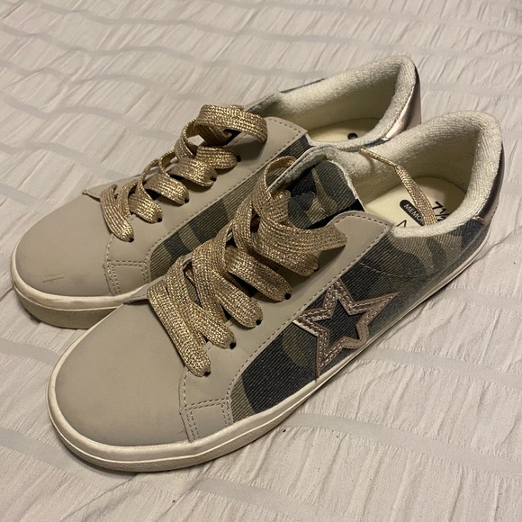 No Boundaries Camo Starred Memory Foam Sneakers. Size Juniors 7.5 - Picture 5 of 7